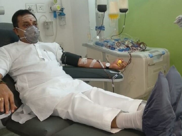Gurugram: BJP leader Sambit Patra donates blood plasma at Medanta hospital बीजेपी प्रवक्ता संबित पात्रा ने गुरुग्राम के मेदांता अस्पताल में डोनेट किया ब्लड प्लाज्मा