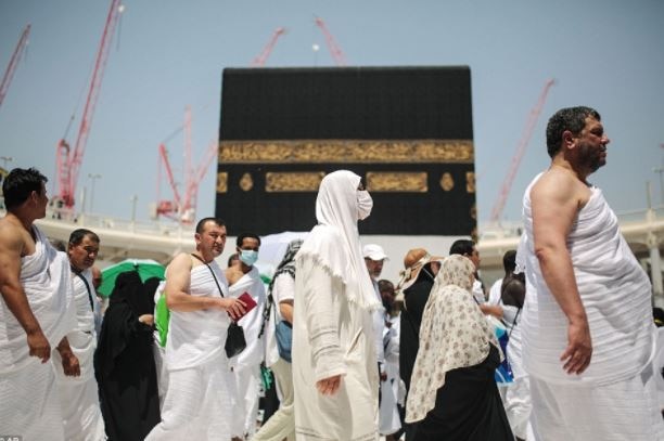 After limiting number of pilgrims Saudi Arabia announces protocols to during Hajj हज पर कोरोना का साया, सीमित संख्या के फैसले के बाद सऊदी अरब ने जारी किए नए दिशा निर्देश