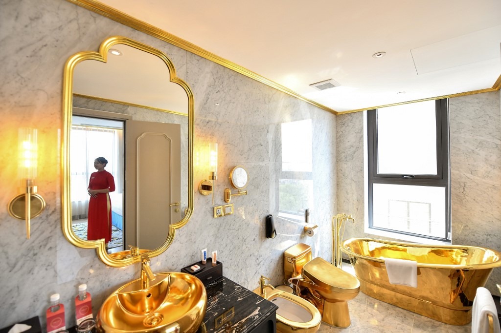 IN PICS: Have you seen a hotel made of 'Gold' in Vietnam, the bathroom is also gold