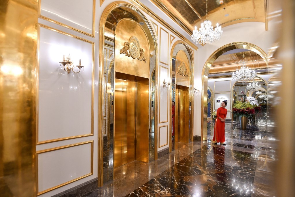 IN PICS: Have you seen a hotel made of 'Gold' in Vietnam, the bathroom is also gold