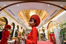 IN PICS: क्या आपने देखा वियतनाम में 'गोल्ड' से बना होटल, बाथरूम भी है सोने का