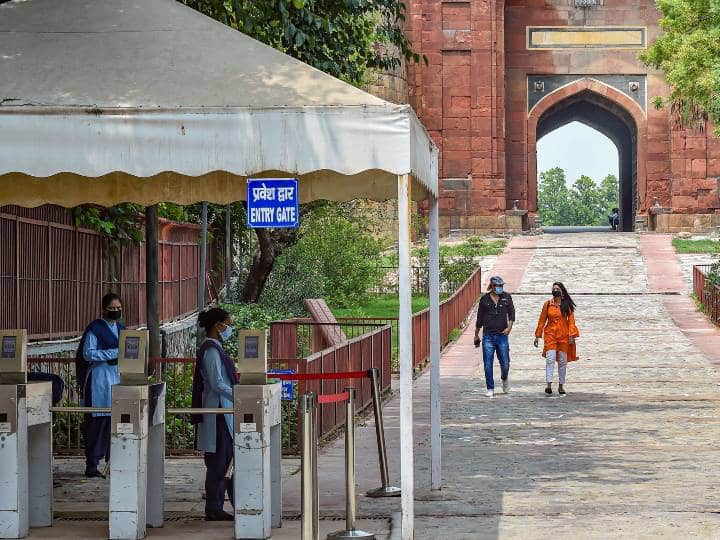 इसमें लाल किला, हुमायूं का मकबरा, कुतुब मीनार, सफदरजंग का मकबरा, पुराना किला, तुगलकाबाद किला और फिरोज शाह कोटला आदि शामिल हैं.