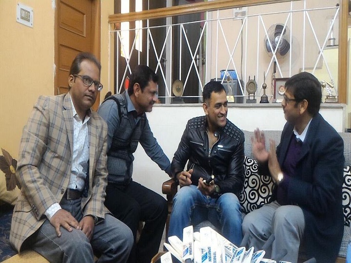 Watch MS Dhoni with friends on birthday, see very special pictures of Captain Cool