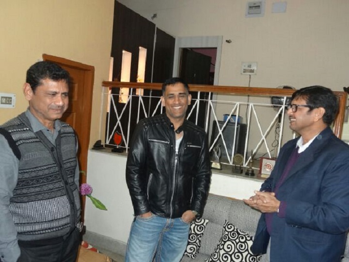 Watch MS Dhoni with friends on birthday, see very special pictures of Captain Cool