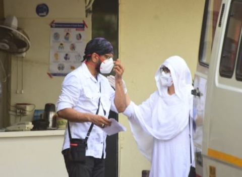 IN PICS: दिवंगत अभिनेता जगदीप के सुपुर्द-ए-खाक की तैयारियां शुरू, गम में डूबे दिखे बेटे जावेद जाफरी