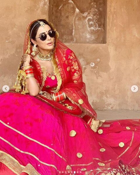 In Pics: Hina Khan has been dating Rocky Jaiswal for years, now suddenly the bride became one of the pictures of the couple.