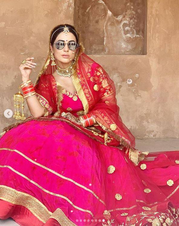 इसके बाद हिना ने 'कसौटी जिंदगी के' में कोमोलिका के किरदार से अपनी निगेटिव छवि से भी सभी को खूब इंप्रेस कर दिया था हालांकि वर्क कमिटमेंट के चलते हिना को ये शो जल्द ही छोड़ना पड़ा था. (Photo Credit: Hina Khan Instagram)