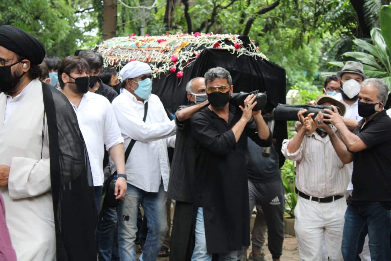 जगदीप हुए सुपुर्द-ए-खाक, परिवार ने भावुक रूप से दी अंतिम विदाई