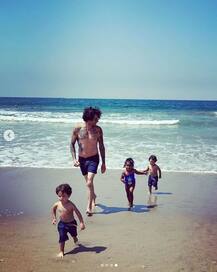 Photos: सनी लियोनी ने पति संग शेयर की ऐसी तस्वीरें, इंटरनेट पर तेजी से हो रही है वायरल