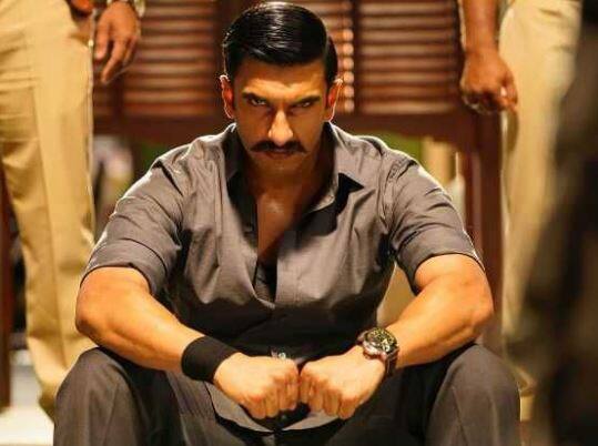 सिंघम सीरीज की ही फिल्म सिंबा भी काफी चर्चा में रही. इस फिल्म में रणवीर सिंह मुख्य रोल में थे. 
