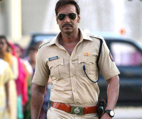 पुलिसवालों पर बनी फिल्मों में इन दिनों सिंघम सबसे ज्यादा चर्चे में रहती है. सिंघम में अजय देवगन मुख्य भूमिका में नजर आए थे. 