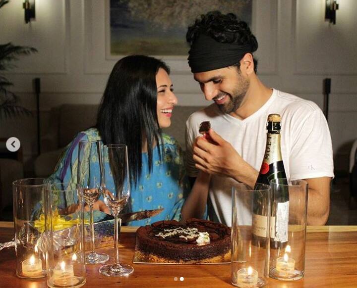 इस दौरान दोनों ने इस खास सेलिब्रेशन कि तस्वीरें शेयर की हैं जो कि काफी तेजी से वायरल हो रही हैं.