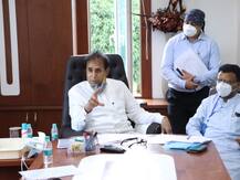 महाराष्ट्र: रेमडेसिवीर और टोसिलिजुमैब दवा न मिलने की शिकायतों पर गृहमंत्री ने की बैठक, हेल्पलाइन नंबर जारी