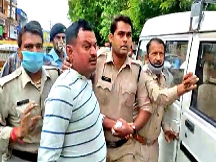 Uttar Pradesh police asked Ujjain police on the arrest of Vikas Dubey ann विकास दुबे की गिरफ्तारी को लेकर यूपी पुलिस ने उज्जैन पुलिस से पूछा- किसे देना है पांच लाख का इनाम?