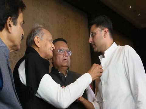 क्या है सचिन पायलट और अशोक गहलोत के बीच विवाद की जड़? सरकार गठन से अबतक कई बार हुए आमने-सामने क्या है सचिन पायलट और अशोक गहलोत के बीच विवाद की जड़? सरकार गठन से अबतक कई बार हुए आमने-सामने