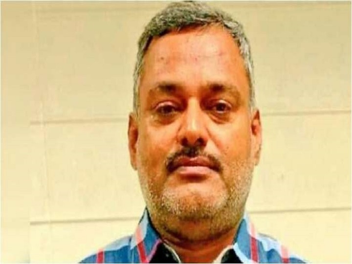 Slain Gangster Vikas Dubey's Brother Deepak Surrenders in Lucknow Court गैंगस्टर विकास दुबे के भाई ने कोर्ट में किया सरेंडर, पुलिस ने इतना घोषित किया था इनाम