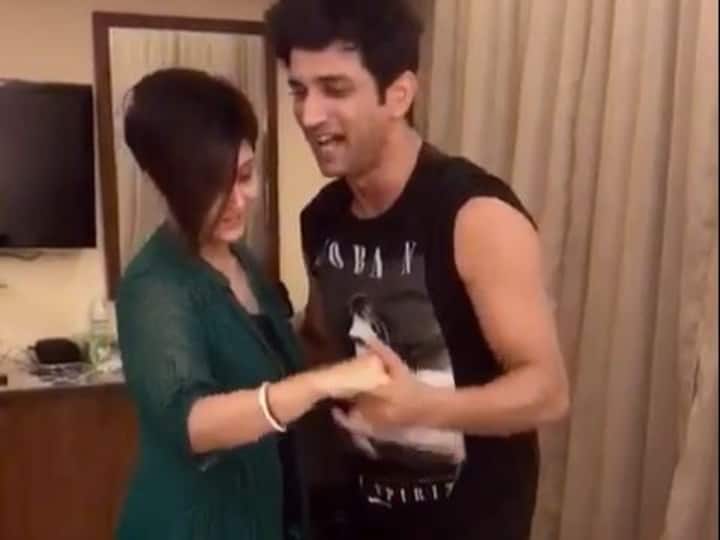Sushant singh rajput viral video with dil bechara co actress 'दिल बेचारा' की इस एक्ट्रेस के साथ डांस करते सुशांत सिंह राजपूत का वीडियो हो रहा वायरल, अभी देखें