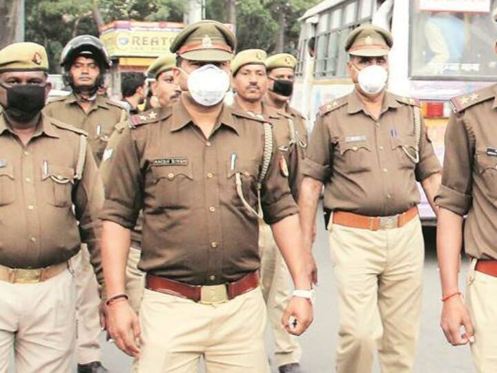 एटाः मिशन शक्ति कार्यक्रम को सफल बनाने में जुटी पुलिस, घर-घर जाकर कर रही जागरूक