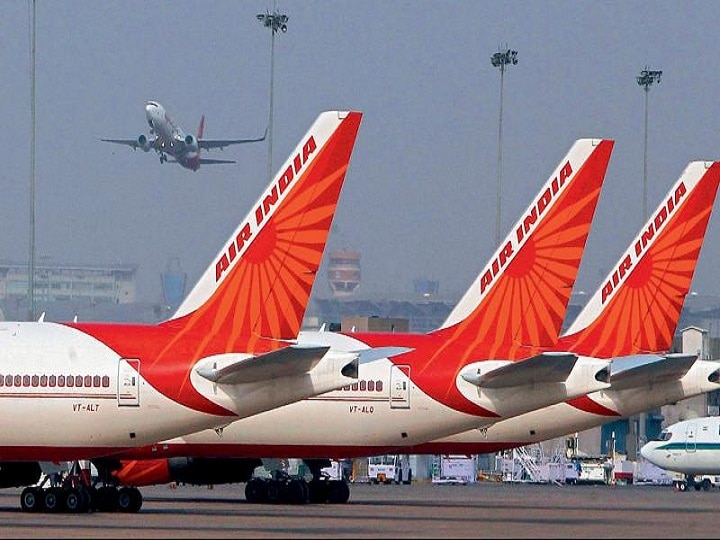 Delhi High Court said- consider paying at least one month's salary to fired contract pilots Air India दिल्ली HC ने कहा- निकाले गए संविदा पायलटों को कम से कम एक महीने का वेतन देने पर विचार करे एयर इंडिया