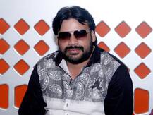 बिहार: सोशल डिस्टेंसिंग भूल अपने समर्थकों के साथ झरने में नहाने लगे आरजेडी विधायक