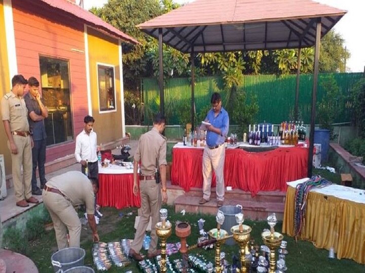 rave party going on in Delhi in lockdown, 31 people involved in party with 89 liquor bottles arrested ann लॉकडाउन में दिल्ली में चल रही थी रेव पार्टी, 89 शराब की बोतलों के साथ पार्टी में शामिल 31 लोग गिरफ्तार