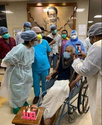मुंबई: 101 साल के बुजुर्ग ने दी कोरोना को मात, अस्पताल में मनाया गया जन्‍मदिन