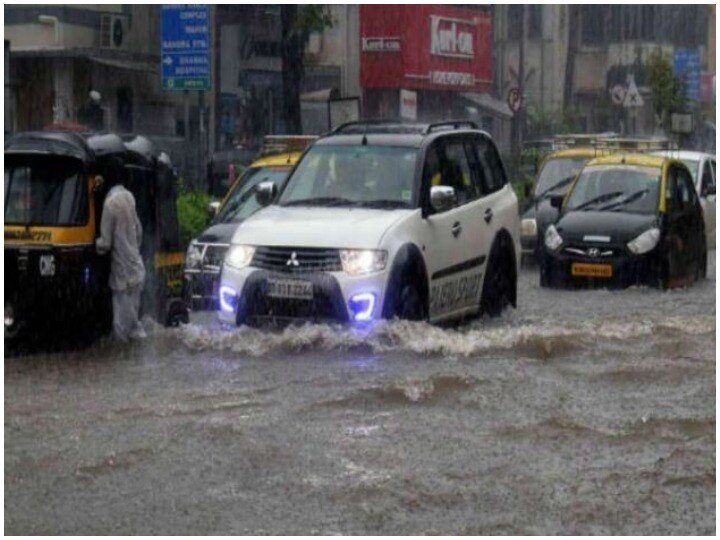 Mumbai: Heavy rains have increased problems, flood-like conditions in low-lying areas, IMD issued 'red alert' मुंबई: भारी बारिश ने बढ़ाई परेशानी, निचले इलाकों में बाढ़ जैसे हालात, IMD ने जारी किया 'ऑरेंज अलर्ट'