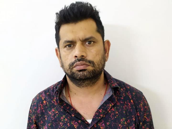 up stf team arrested don abu salem partner gajendra singh यूपी: एसटीएफ को मिली बड़ी कामयाबी, डॉन अबू सलेम के साथी को नोएडा से किया गिरफ्तार