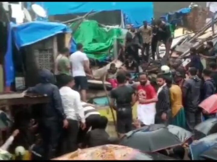 Mumbai chawl collapsed rescue going on मुंबई: मलवानी इलाके में चॉल का हिस्सा गिरा, चार लोग घायल, मलबे में फंसे लोगों को निकालने का काम जारी