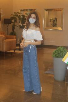 Spotted: मुंबई में घूमती दिखीं बर्थडे गर्ल आमना शरीफ, तो बारिश में छाता लिए स्पॉट हुए सैफ अली खान