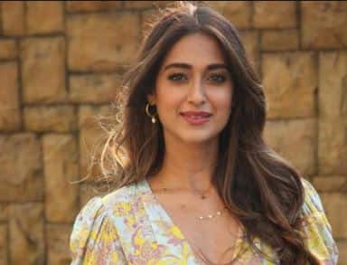 इलियाना डिक्रूज - एक्ट्रेस ने बीते दिनों खुलासा किया कि वो करीब 3 साल तक डिप्रेशन का शिकार रहीं. उन्होंने बताया कि वो अक्सर आत्महत्या के तरीके खोजतीं थी. इलियाना ने बताया, मैं इस स्थिति में करीब 3 साल तक रही. मैं पूरी तरह खुश रहने से लेकर पूरी तरह डिप्रेशन में जाने तक ये नहीं समझ पाई थी कि आखिर मेरे साथ ये क्या हुआ.''