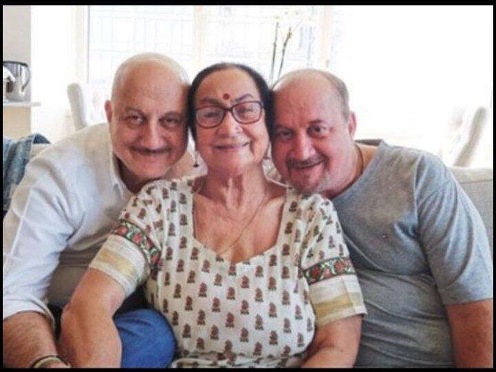 Covid-19: अनुपम खेर की मां दुलारी की तबीयत में है सुधार, एक्टर ने शेयर की हेल्थ अपडेट Anupam khers mother dulari is recovering from covid 19 Covid-19: अनुपम खेर की मां दुलारी की तबीयत में है सुधार, एक्टर ने शेयर की हेल्थ अपडेट