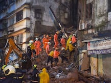 मुंबई: फोर्ट इलाके में इमारत का हिस्सा गिरने से 10 लोगों की मौत, करीब 20 घंटे चला रेस्क्यू ऑपेरशन