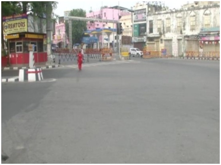 Noida-Ghaziabad 55-hours mini lockdown continues, know what will be open, what will be closed नोएडा-गाजियाबाद में 55 घंटे का मिनी लॉकडाउन जारी, जानें- क्या खुलेगा, क्या रहेगा बंद