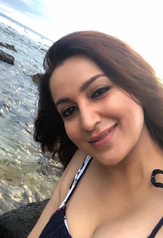 अभिनेत्री टिस्का चोपड़ा ने भी अपने मुखर और खुले विचारों से सभी को परिचित कराया. टिस्का ने एक बार खुलासा किया कि एक प्रसिद्ध फिल्म निर्माता ने उनका शोषण करने का प्रयास किया, हालांकि वह खुद का बचाव करने में कामयाब रही.