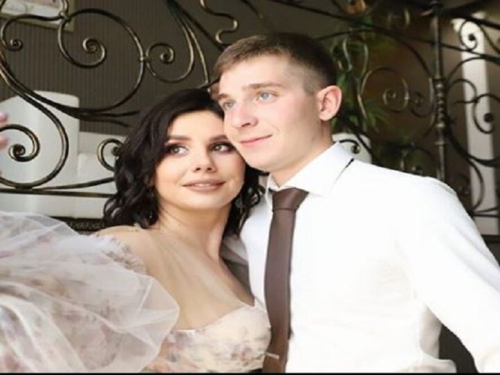 Russian woman Marina Balmasheva marries 20 year old stepson Vladimir also announces pregnancy इस महिला ने पति को तलाक देकर अपने 20 साल के बेटे से कर ली शादी, अब बनने वाली है मां