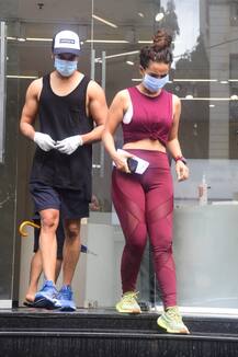 In Pics: गर्लफ्रेंड पत्रलेखा के साथ मुंबई में घूमते दिखे राजकुमार राव, यहां देखिए खूबसूरत तस्वीरें