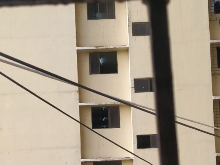 Maharashtra: Corona positive patient jumped from fifth floor of Quarantine Center- ann महाराष्ट्र: कोरोना पॉजिटिव मरीज़ ने क्वॉरन्टीन सेंटर की पांचवीं मंज़िल से कूदकर किया सुसाइड