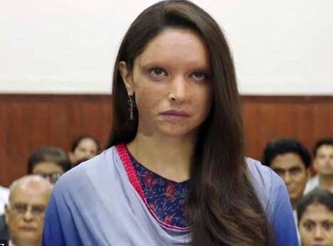 छपाक- 2020 - दीपिका पादुकोण की पिछली रिलीज फिल्म 'छपाक' बॉक्स ऑफिस पर बहुत कमाल नहीं दिखा पाई थी. फिल्म ने पहले दिन 4.77 करोड़ रुपए की कमाई की थी. वहीं, फिल्म ने बढ़त हासिल करते हुए पहले वीकेंड में 19.02 करोड़ रुपए की कमाई की थी. वहीं, फिल्म ने पहले हफ्ते में 28.38 करोड़ रुपए की कमाई की. वहीं फिल्म ने कुल कमाई 34.13 की थी. फिल्म की क्रिटिक्स की काफी तारीफ मिली थी.