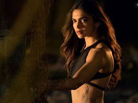 XXX- Return of xander cage (2017)- दीपिका पादुकोण की पहली हॉलीवुड फिल्म भी सुपरहिट साबित हुई थी. कुल 8.5 करोड़ डॉलर रुपए की लागत में बनी फिल्म ने कुल 34.61 करोड़ डॉलर की कमाई की थी. 