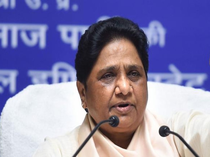 BSP Chief Mayawati said government exempt school fee in corona period सरकार अपने शाही खर्चे में कटौती कर स्कूलों में बच्चों की फीस माफ करे : मायावती