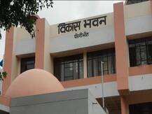 यूपी: पीलीभीत में कलेक्ट्रेट के दस कर्मचारी कोरोना संक्रमित, डीएम समेत कई कर्मचारियों पर संक्रमण का खतरा मंडराया