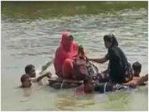 बिहारः बाढ़ से हाहाकार, दरभंगा में लोगों ने दर्द से कराह रही गर्भवती महिला को ट्यूब से बने बोट में बैठाकर पहुंचाया अस्पताल