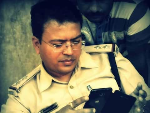 मध्य प्रदेश: सब इंस्पेक्टर ने नाबालिग का रेप कर बनाया वीडियो, पुलिस ने किया गिरफ्तार मध्य प्रदेश: सब इंस्पेक्टर ने नाबालिग का रेप कर बनाया वीडियो, पुलिस ने किया गिरफ्तार