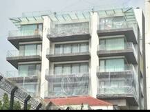 शाहरुख खान का बंगला 'मन्नत' प्लास्टिक शीट्स से कवर, ये है वजह