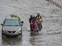 जलभराव की परेशानियों से जूझ रहे दिल्लीवासी, चाहते हैं अब तो हो कोई समाधान