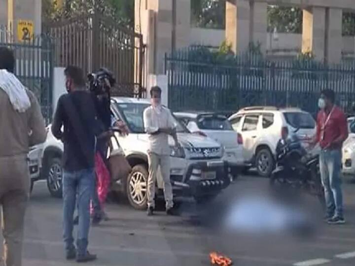 Safia Latest News Safia Died Today who set herself on fire on UP Vidhansabha Gate UP: लखनऊ में आत्मदाह करने वाली महिला साफिया की मौत, बेटी अब भी अस्पताल में भर्ती