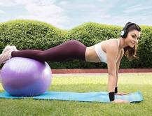 वर्जिन भानुप्रिया के लिए उर्वशी रौतेला ने बढ़ाया 7 किलो वजन, यहां देखें तस्वीरें