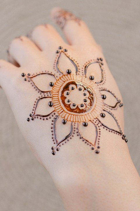 How To Make My Mehendi Dark On Teej 2021,Dark Mehendi Tips: मेहंदी रचेगी  बेहद डार्क, रचाते समय इन 7 में से कोई एक तरीका अपना लें; सुर्ख हो जाएंगे  आपके हाथ -