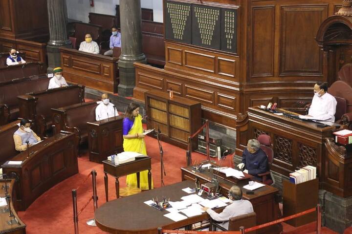   कांग्रेस छोड़कर शिवसेना में शामिल हुआ प्रियंका चतुर्वेदी ने भी शपथ ली. वह भी पहली बार राज्यसभा के लिए चुनी गईं.